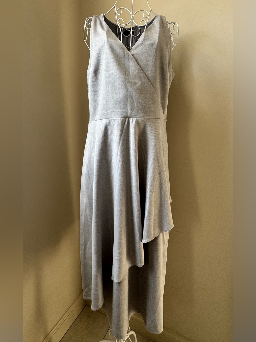 Banana Republic Sleeveless V-Neck Asymmetric Midi Dress - Light Gray Size 10